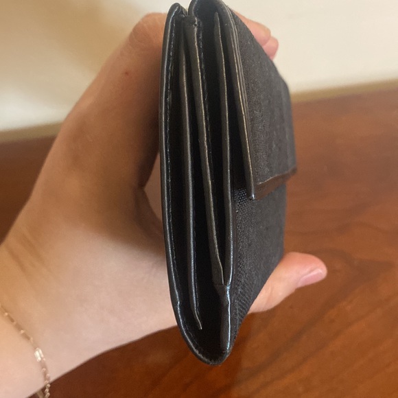 Black Gucci wallet! Gorgeous!! Excellent used condition. - Picture 5 of 12